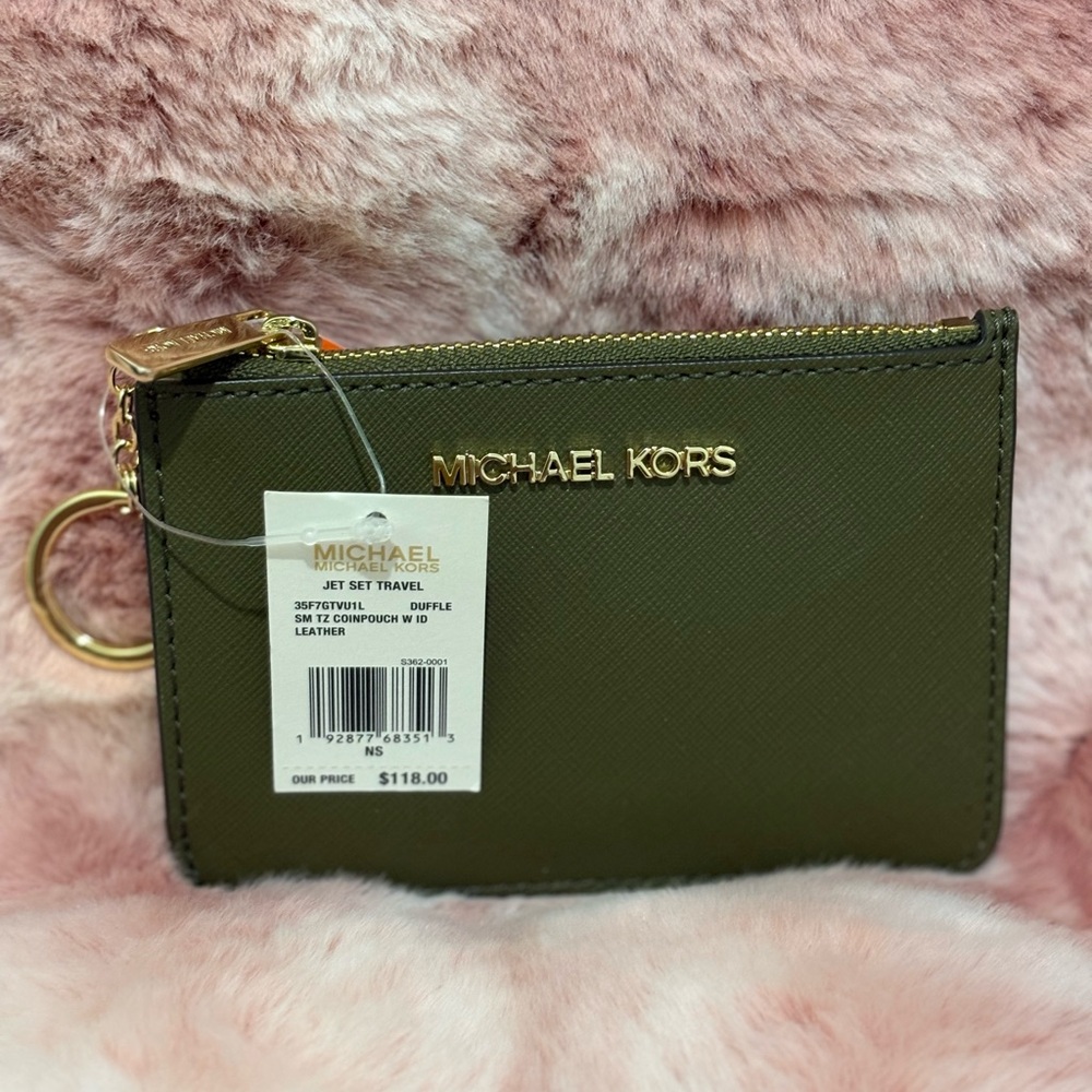 ✨ Michael Kors Olive Green Leather Key Pouch